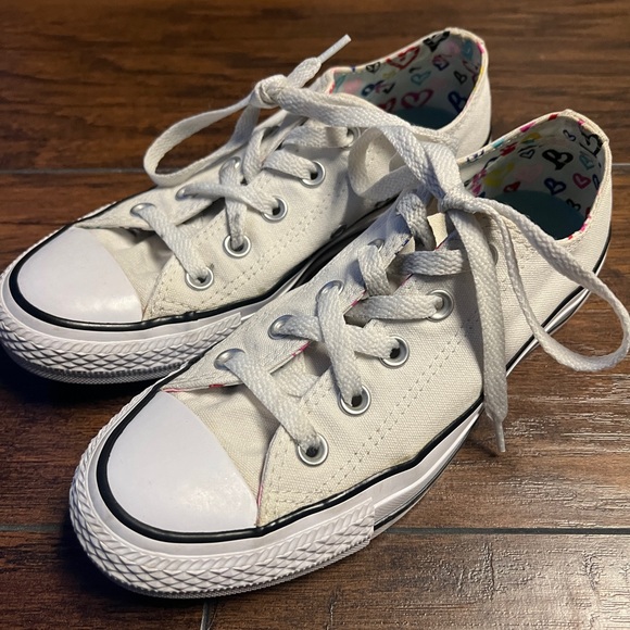 Converse Chuck Taylor All Star Low White/Black Colorful Hearts Women Size 6 - Picture 2 of 9